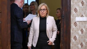 Poseł Polski 2050 rozwiał wątpliwości. Tak zagłosuje w sprawie Hennig-Kloski